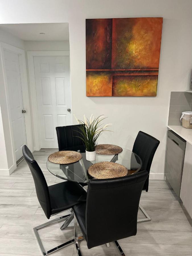 Beautiful 2 Bedroom Home Away From Home YYC Kültér fotó