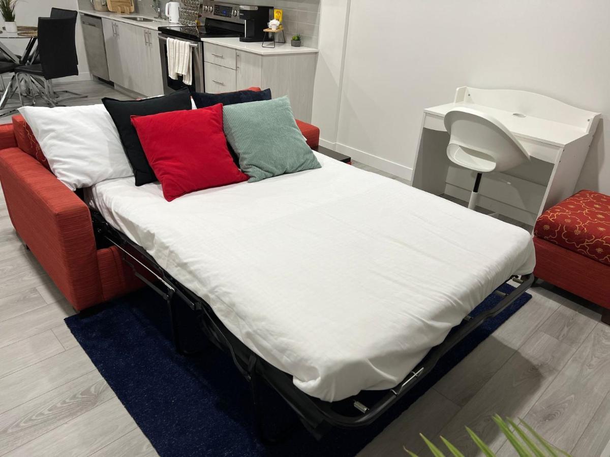 Beautiful 2 Bedroom Home Away From Home YYC Kültér fotó