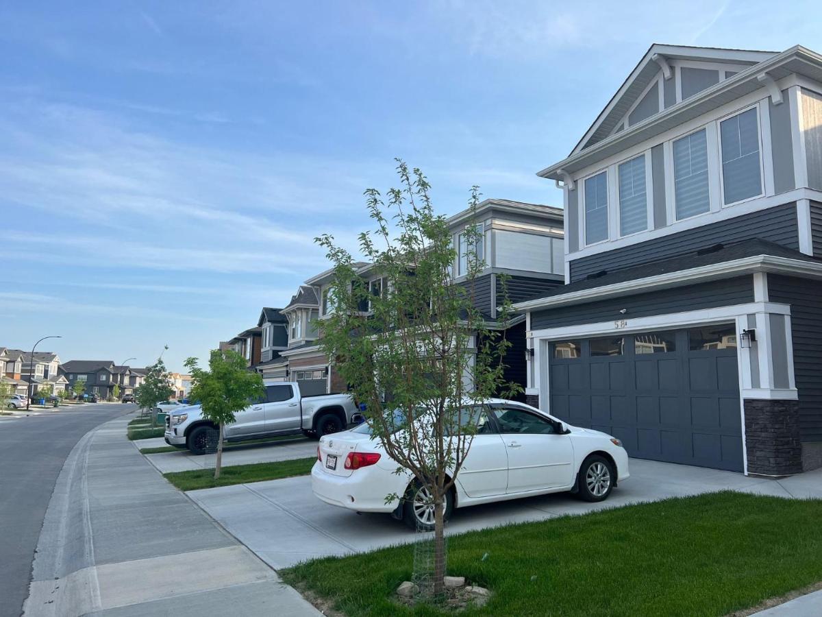 Beautiful 2 Bedroom Home Away From Home YYC Kültér fotó
