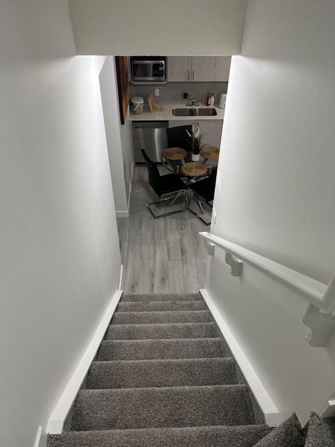 Beautiful 2 Bedroom Home Away From Home YYC Kültér fotó