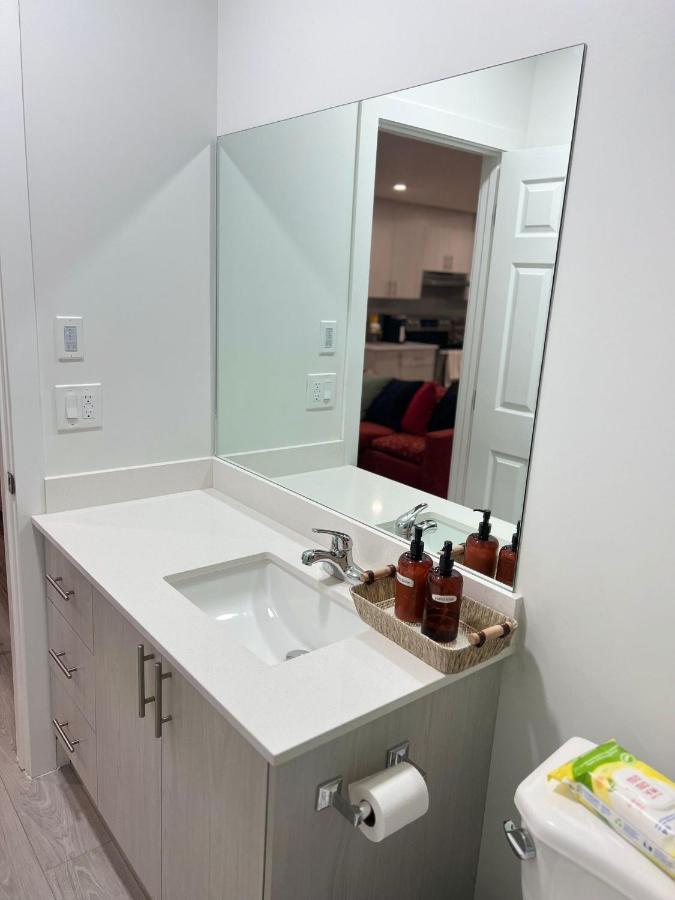 Beautiful 2 Bedroom Home Away From Home YYC Kültér fotó